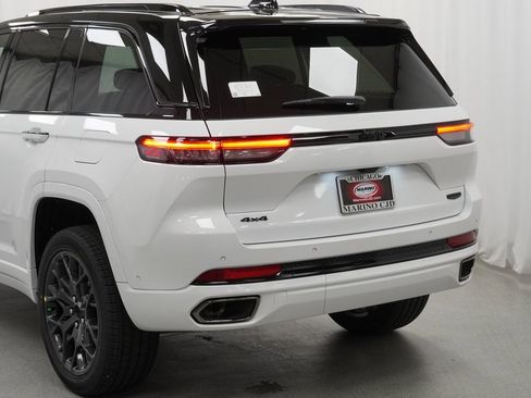 New 2025 Jeep Grand Cherokee Summit w/ Obsidian Package image 12
