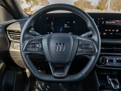 Used 2025 Buick Envista Sport Touring image 20