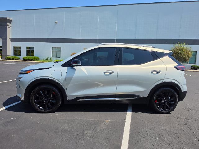 Used 2023 Chevrolet Bolt EUV Premier w/ Redline Edition FWD image 2