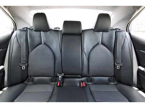 Used 2022 Toyota Camry SE w/ Convenience Package FWD image 14