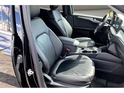 Used 2025 Ford Escape SE w/ PHEV Premium Package FWD image 9