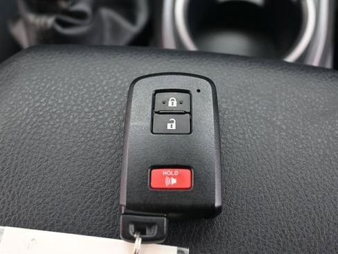 Used 2020 Toyota Tacoma TRD Sport AWD/4WD image 18