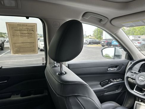 Used 2024 Nissan Pathfinder SL w/ SL Premium Package AWD/4WD image 15