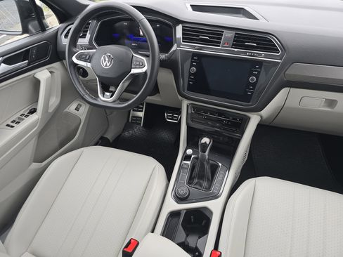 Certified 2023 Volkswagen Tiguan SE R-Line AWD/4WD image 21