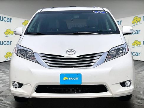 Used 2017 Toyota Sienna Limited image 1