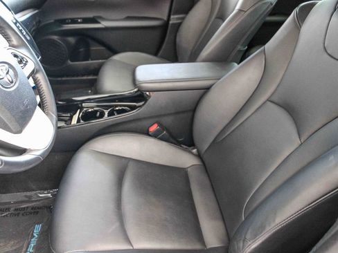 Used 2017 Toyota Prius Prime Premium w/ Carpet Mat Package FWD image 18