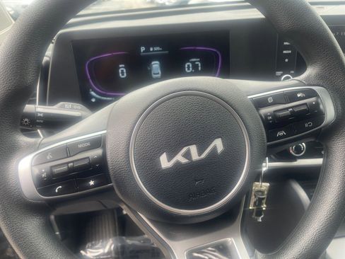 Used 2025 Kia Sportage LX FWD image 27