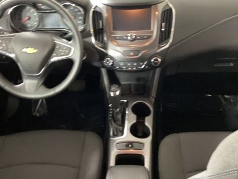 Used 2018 Chevrolet Cruze LT w/ Convenience Package image 20