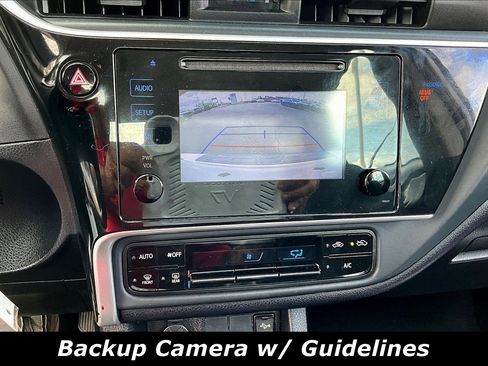 Used 2018 Toyota Corolla LE image 5