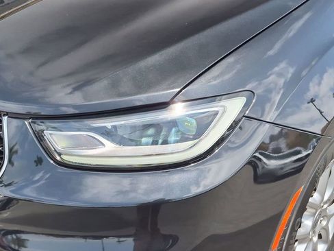 Certified 2023 Chrysler Pacifica Touring-L FWD image 10