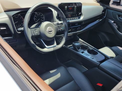 Used 2023 Nissan Rogue SL w/ SL Premium Package FWD image 5