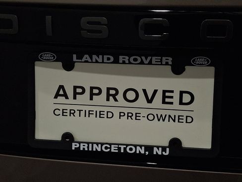 Certified 2025 Land Rover Discovery Dynamic SE image 30