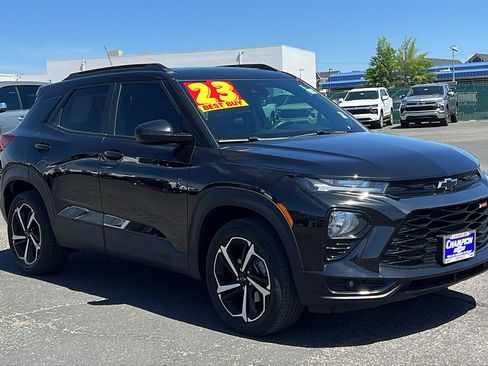 Used 2023 Chevrolet TrailBlazer RS w/ Sun and Liftgate Package AWD/4WD image 3