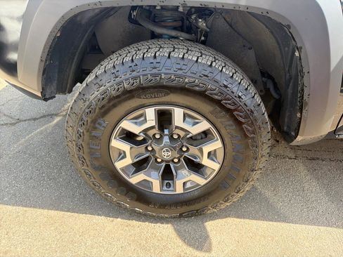 Used 2023 Toyota Tacoma TRD Off-Road w/ TRD Premium Off Road Package AWD/4WD image 12