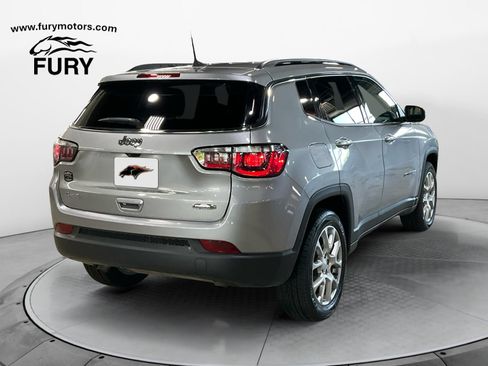 Used 2023 Jeep Compass Latitude AWD/4WD image 3