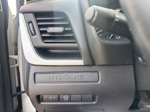 Used 2024 Nissan Rogue S image 21
