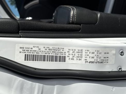 Used 2014 Jeep Cherokee Latitude w/ Comfort/Convenience Group image 29