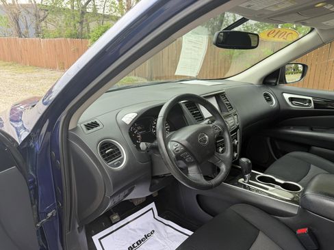 Used 2019 Nissan Pathfinder SV FWD image 12