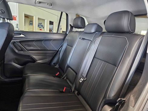 Used 2022 Volkswagen Tiguan SE image 17