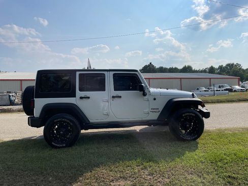 Used 2015 Jeep Wrangler Unlimited Sport w/ Quick Order Package 24S AWD/4WD image 6