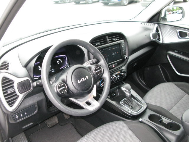 Used 2025 Kia Soul LX w/ LX Technology Package FWD image 13