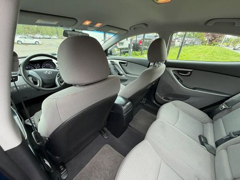 Used 2015 Hyundai Elantra SE FWD image 18