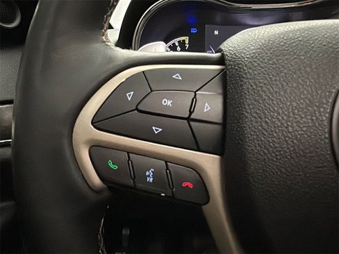 Used 2017 Jeep Grand Cherokee Limited w/ Luxury Group II image 22