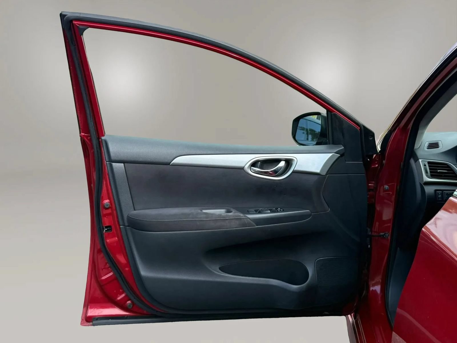 Used 2013 Nissan Sentra SR w/ Premium Pkg FWD image 9