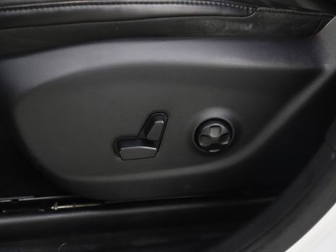 Used 2019 Jeep Cherokee Trailhawk w/ Cold Weather Group image 29