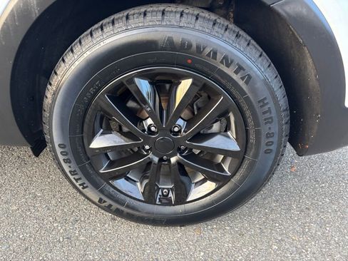 Used 2017 Kia Sorento LX image 9