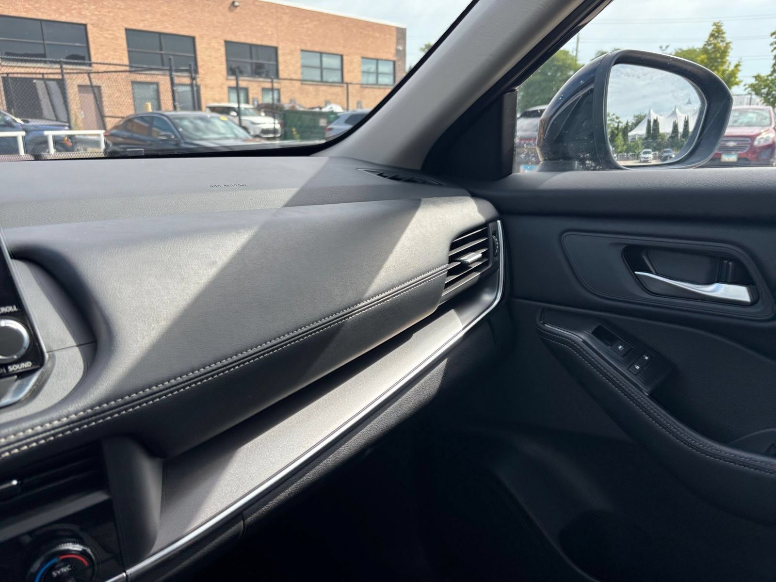 Used 2025 Nissan Rogue SV FWD image 36
