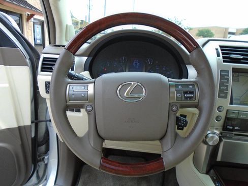 Used 2010 Lexus GX 460 image 18