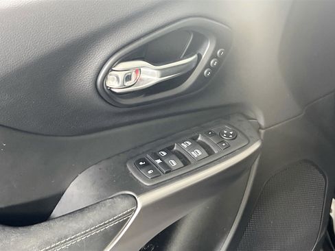 Used 2022 Jeep Cherokee Limited image 17