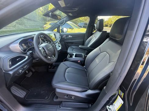 New 2026 Chrysler Pacifica Select FWD image 10