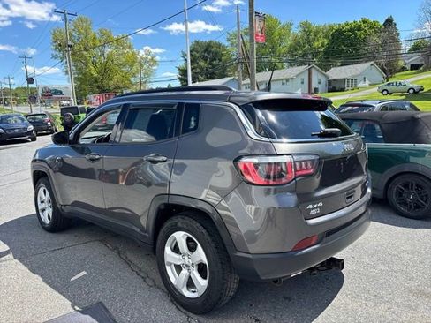 Used 2018 Jeep Compass Latitude w/ Popular Equipment Group AWD/4WD image 4
