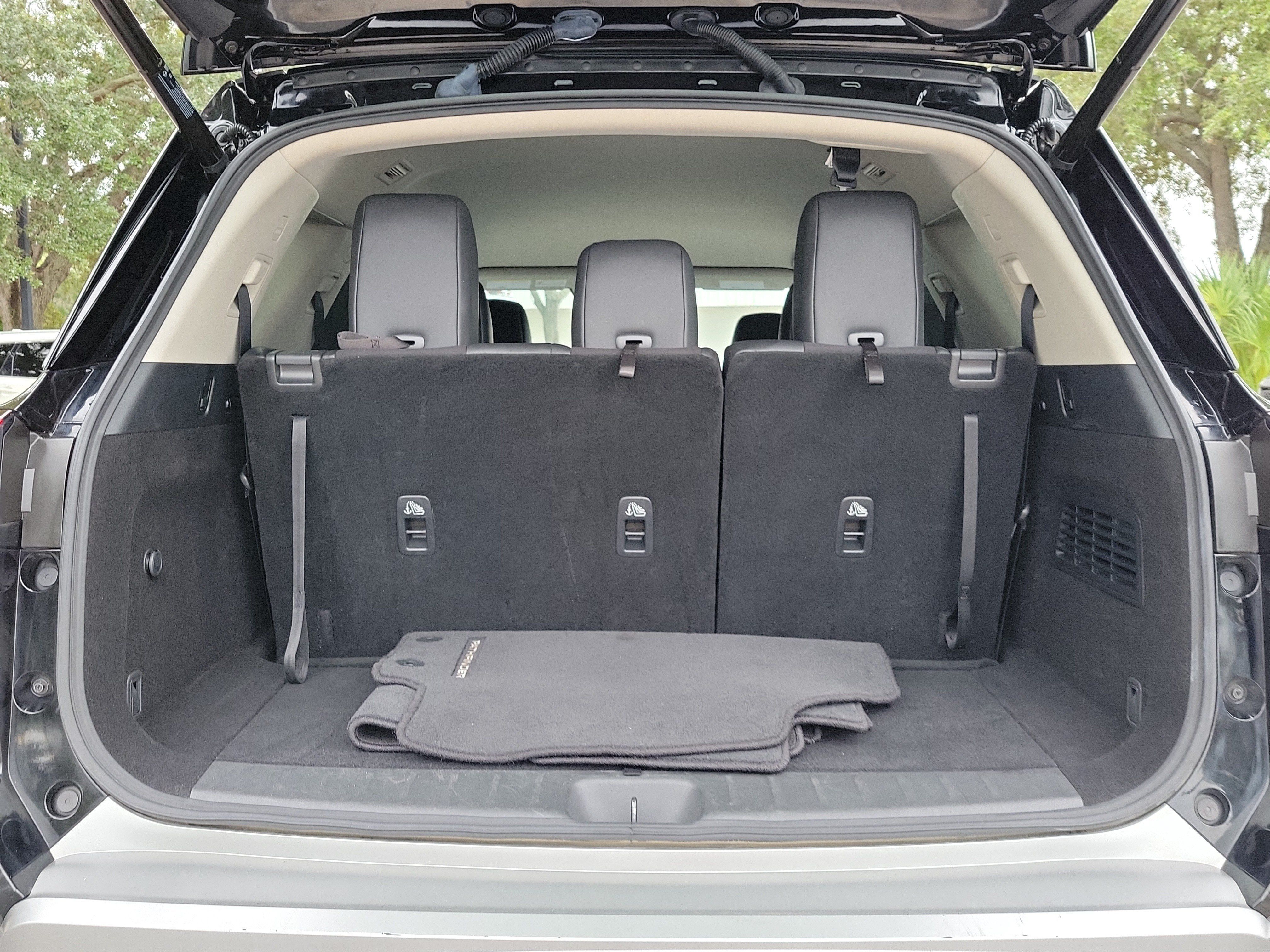Certified 2025 Nissan Pathfinder SL FWD image 9