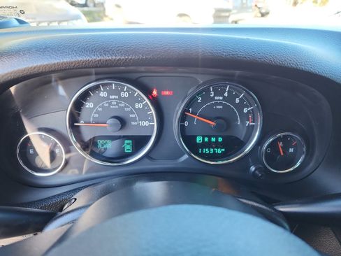 Used 2017 Jeep Wrangler Rubicon w/ Power Convenience Group image 10