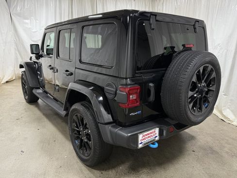 Used 2022 Jeep Wrangler Unlimited Sahara AWD/4WD image 4