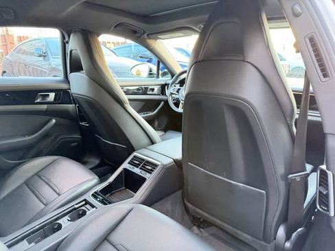 Used 2018 Porsche Panamera 4 w/ Premium Package image 28