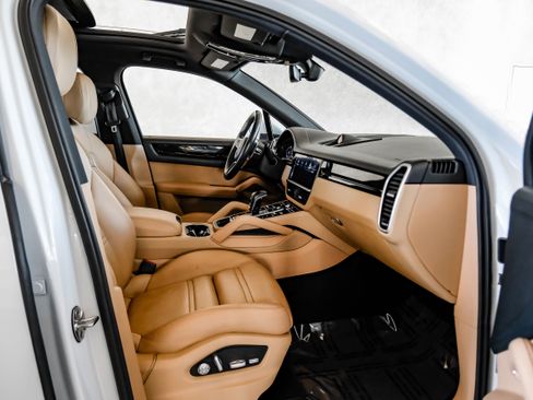 Used 2019 Porsche Cayenne AWD/4WD image 36