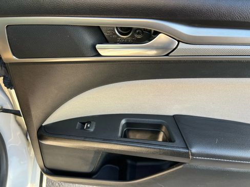 Used 2018 Ford Fusion S image 33