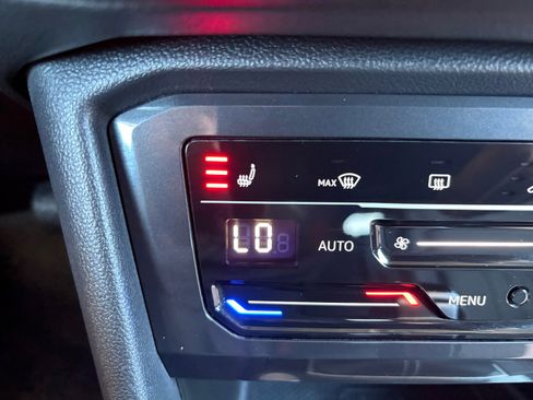 Used 2023 Volkswagen Tiguan SE image 21