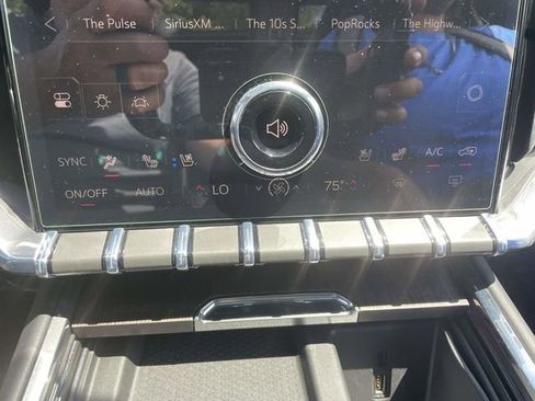 Used 2025 GMC Acadia Denali w/ Super Cruise Package FWD image 22