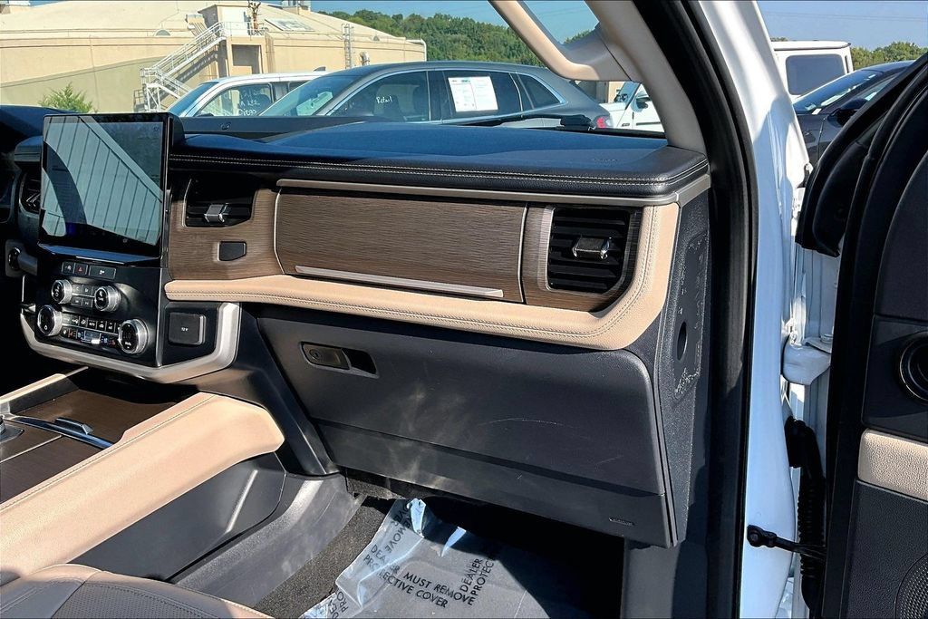 Used 2024 Ford Expedition Limited AWD/4WD image 29