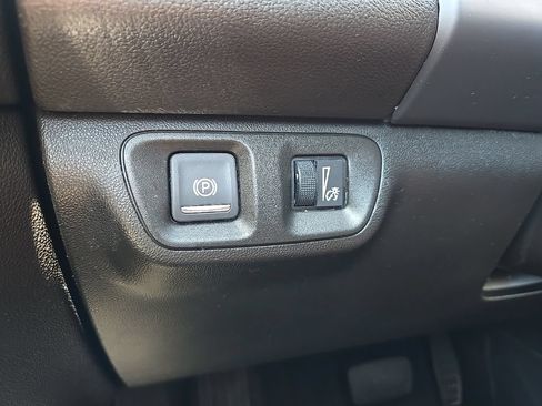 Used 2023 GMC Acadia SLE w/ Driver Convenience Package FWD image 46
