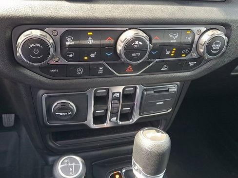 Used 2025 Jeep Wrangler Unlimited Sport AWD/4WD image 15