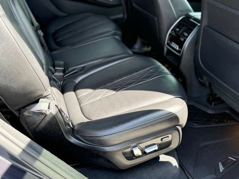 Used 2020 BMW X7 M50i w/ Dynamic Handling Package AWD/4WD image 10