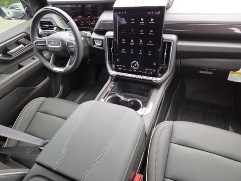 New 2026 GMC Yukon Elevation w/ LPO, Elevation Black Package AWD/4WD image 30