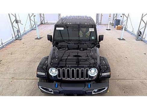 Used 2024 Jeep Wrangler Unlimited Sahara image 18