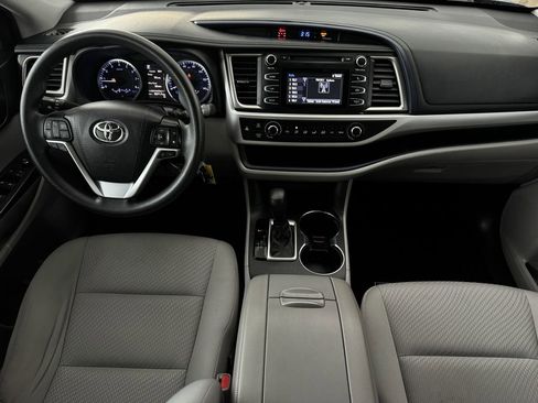 Used 2019 Toyota Highlander LE FWD image 10